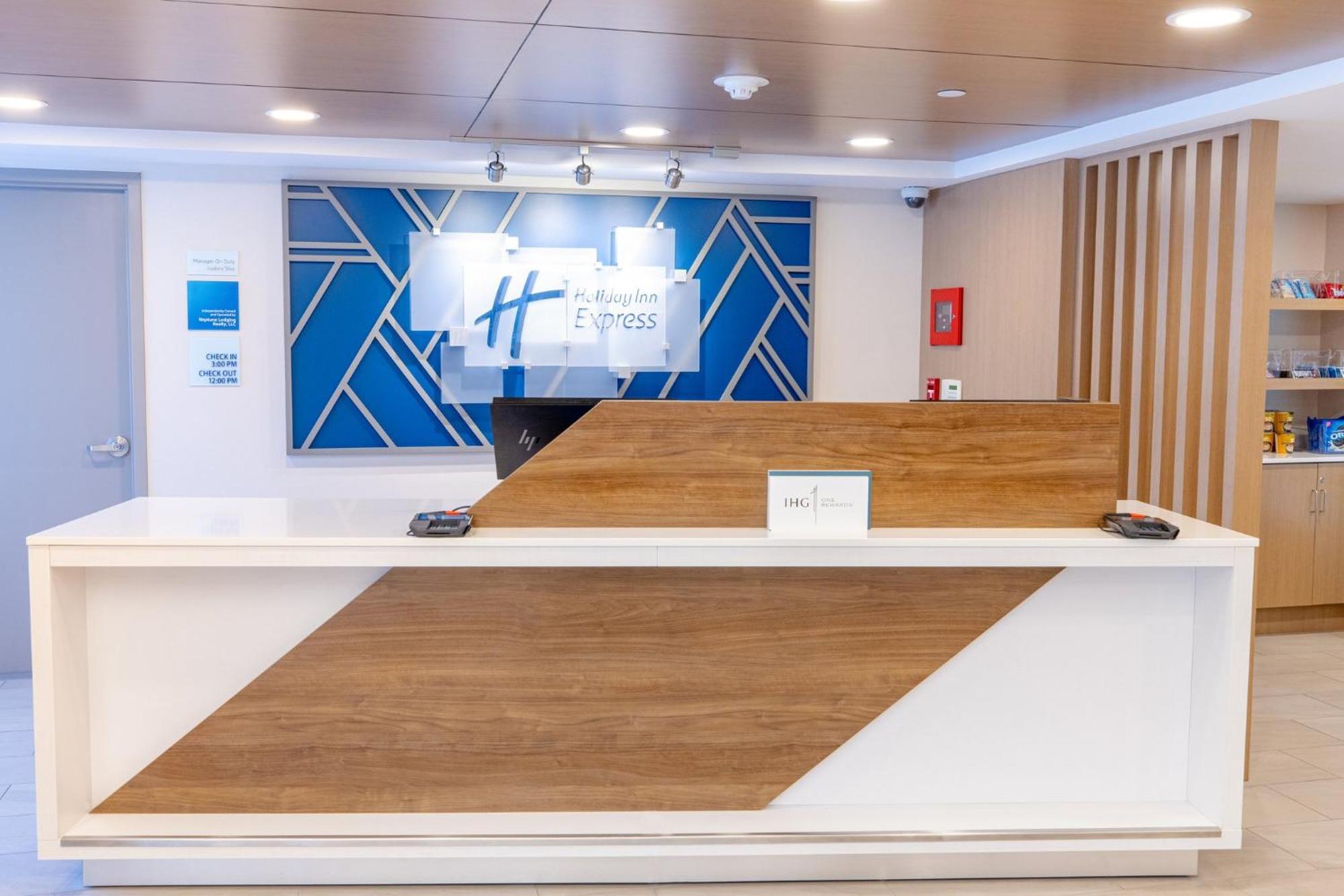 Holiday Inn Express - Neptune By Ihg Zewnętrze zdjęcie