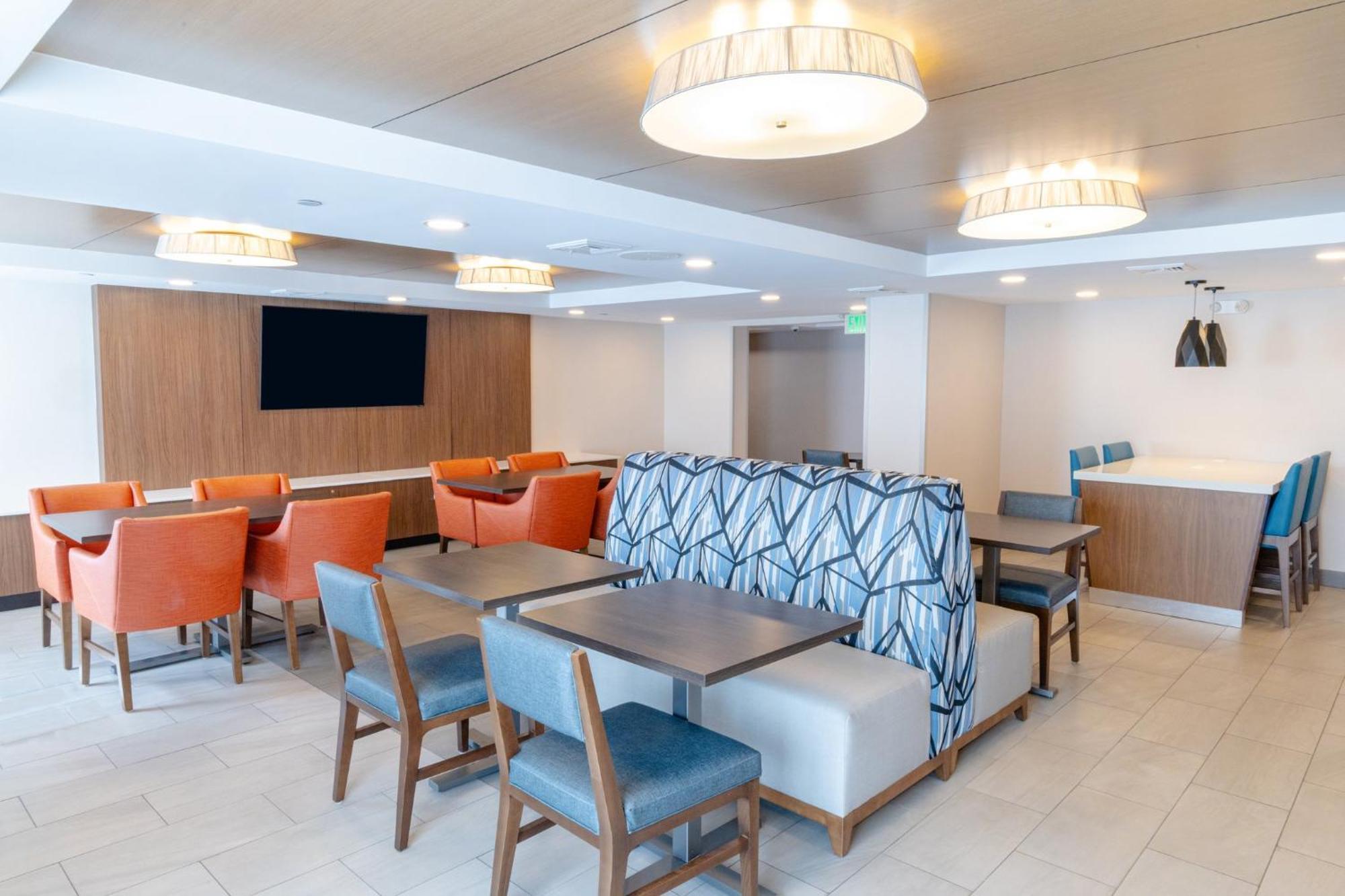 Holiday Inn Express - Neptune By Ihg Zewnętrze zdjęcie